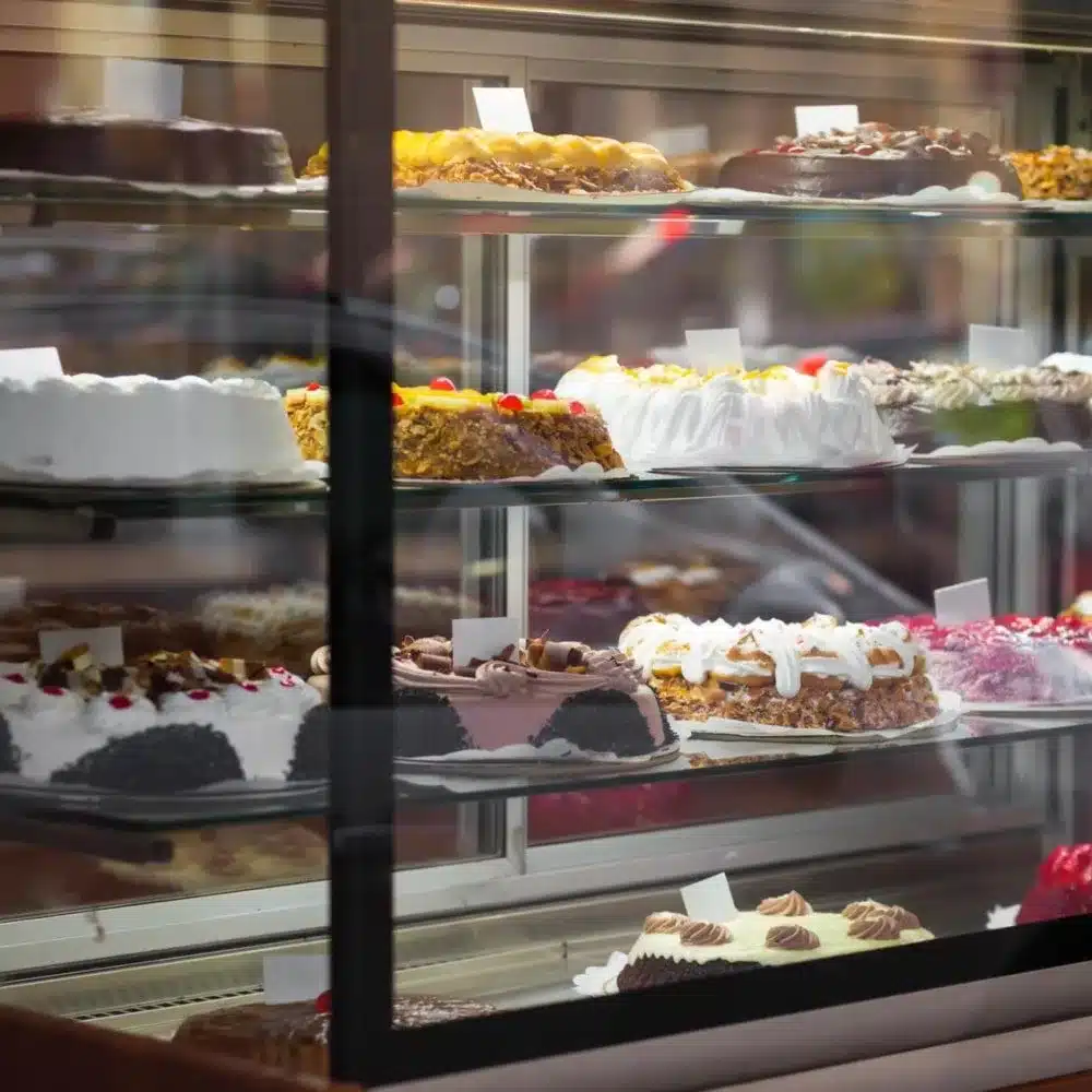 Refrigerated Curved Display Cabinet - 1.5m - Image 6